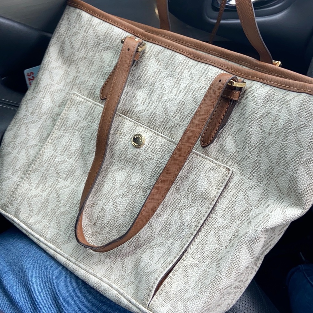 Used MK bag! Still in great condition